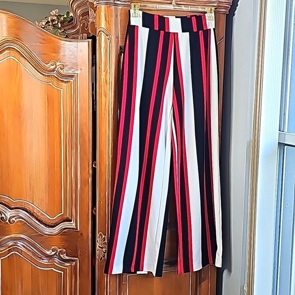 Harve‎ benard women's pull on pants. Medium.  Red, black, and white. Wide leg. - Picture 1 of 7